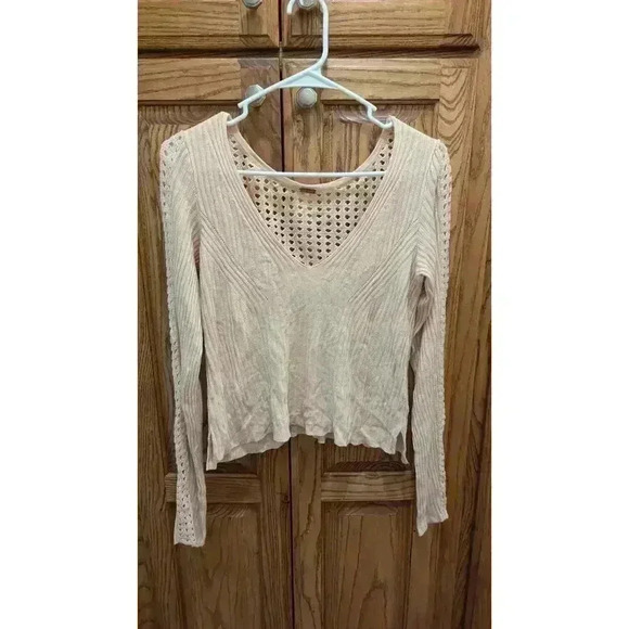 Free People Sweaters - Free People cream colored cropped sweater size M